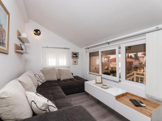 Apartments Roda - Comfort One Bedroom Apartment with Terrace Kate - ST - 5