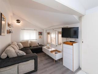 Apartments Roda - Comfort One Bedroom Apartment with Terrace Kate - ST - 4