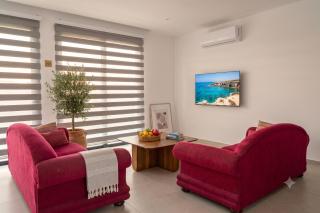 Rodia Ground Floor 2-BR Garden Apt - 8