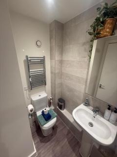 Number 10 Stunning Apartment, Fantastic Location! Free secure parking - 6
