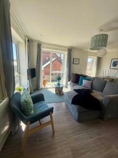 Number 15 Luxurious Two Bedroom Apartment - free secure parking - 4