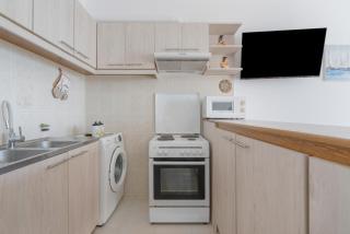 Dorothy's Seaview Apartment - 6