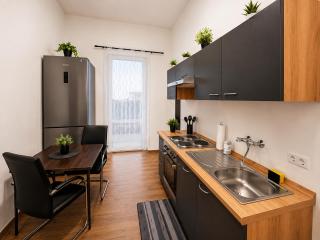 Bright and Elegant Private Room - 6