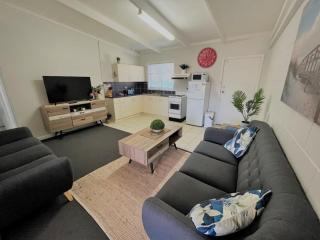 Esperance Little Units 3 - 8