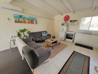 Esperance Little Units 2 - 9