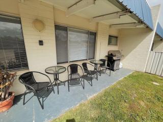 Esperance Little Units 2 - 4