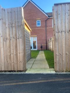 House Sleeps 6 with Garden and Parking - 9