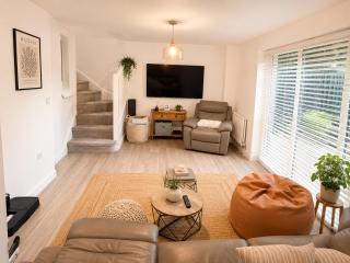 House Sleeps 6 with Garden and Parking - 0