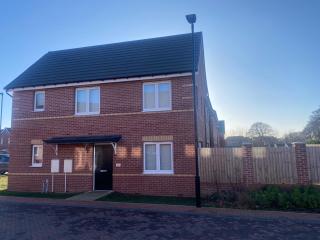 House Sleeps 6 with Garden and Parking - 8