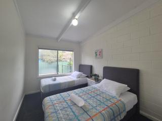 Esperance Little Units 2 - 9