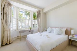 Chic 2BDR Retreat in Wandsworth Town - 0