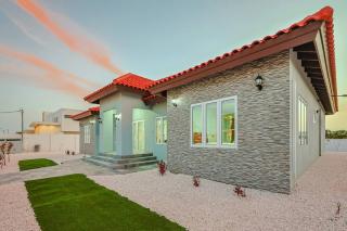 Tropical Haven 5BR Luxury Villa Near Palm Beach - 0