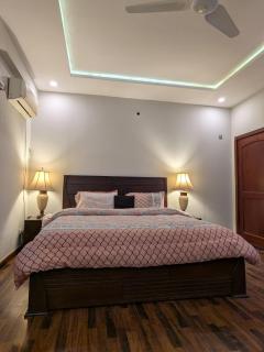 Penthouse 2 Bedrooms & Lounge Rawalpindi - 6