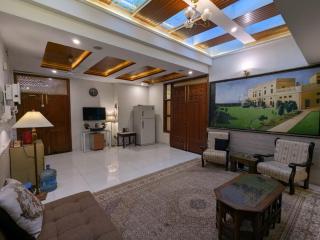 Penthouse 2 Bedrooms & Lounge Rawalpindi - 2