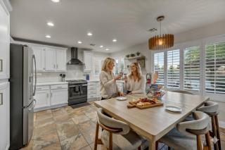 Luxury and Harmony in a 6BR Dream Villa; Pool, Hot Tub, Game room, Near the Las Vegas Strip - 5