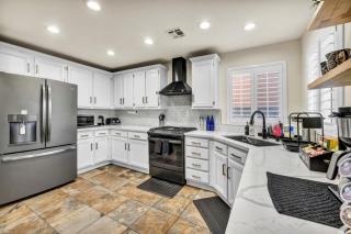 Luxury and Harmony in a 6BR Dream Villa; Pool, Hot Tub, Game room, Near the Las Vegas Strip - 8