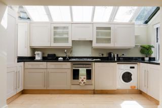 Chic 2BDR Retreat in Wandsworth Town - 8