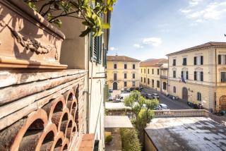 Divina Terrazza in Center Town - 9