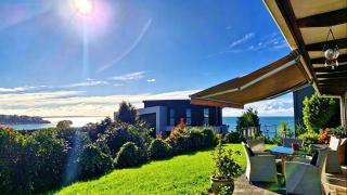 Clifftop Coastal Retreat with Ocean Views - Close to Beach & Cafés - 9