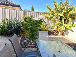 Beach&Winery Retreat with Lux King, 2 queen beds, 5bedroom 2bath, sleeps 12 plus sofa bed, Neflix - 6