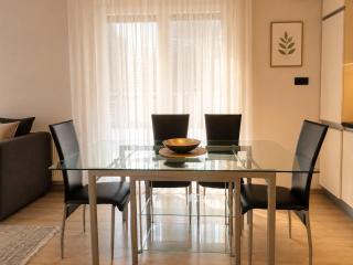 Ira's Luxury Apartment 2 - 4