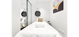 Modern Southbank Oasis 2BR with Resort Amenities and Stunning Balcony Views - 3