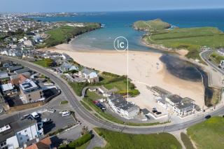 Porth Beach House - Dog friendly, Beachfront, Parking - 8