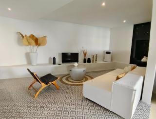 Elegant 4 BR villa huge pool in central Canggu - 7