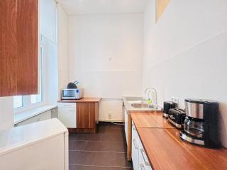 BerlinLux Apartment Alexandeplatz - Geräumige 3-SZ-Apartment mit 2 vollen Badezimmern in Berlin-Mitte nahe Alexander Platz - 4