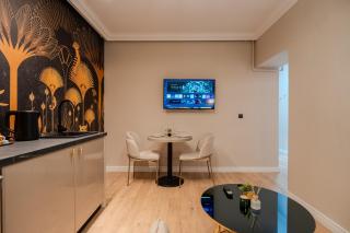 Urban Jungle Apartment by Blvd 44B1 - Free Parking - 8