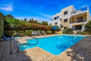 Erato Gardens Modern Apartment By VICHY Holidays - 9