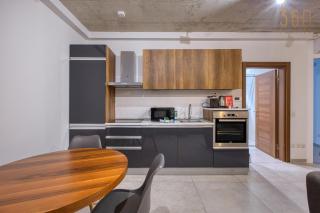 4BR Modern Retreat with Pool Access in Swieqi - 8