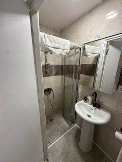 Mr Miller Suite - 8