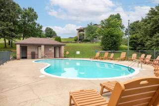 Couples Condo Retreat Overlooking Golf Course - 5
