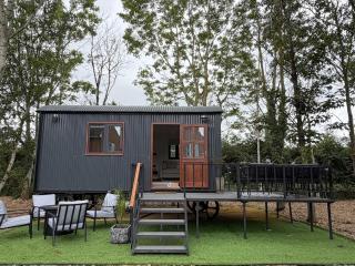 Sleeps 4 Luxury Shepards Hut Cotswolds Stratford upon Avon - 9