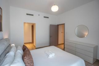 Sleek 2BR Apartment Yas Island - 8