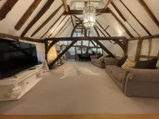 Charming Flat in the Heart of Castle Hedingham! - 8