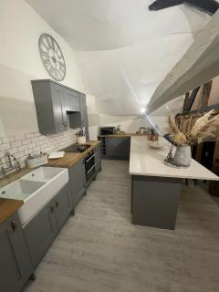 Charming Flat in the Heart of Castle Hedingham! - 5