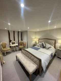 Charming Flat in the Heart of Castle Hedingham! - 2