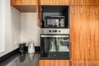 Vibrant Modern 2BR steps to the Beach by HolyGuest - 4