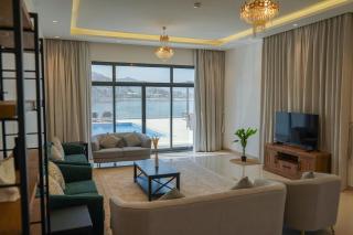 Al Dana H2O Beachfront Villa with a private pool, Al Dana Island Sharm Fujairah - 8