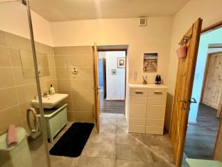 The Sanctuary with private Jacuzzi - 4