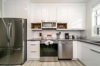 NEW - Chic Modern 3BDRM - Central - WiFi - Netflix - 2