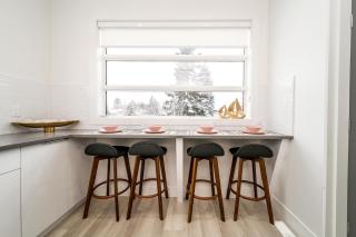 NEW - Chic Modern 3BDRM - Central - WiFi - Netflix - 1