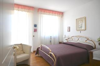 P099- Porto Recanati, elegante porzione di villa con giardino - 8