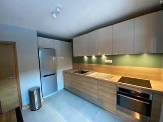 2 Bedroom Modern Interior Parking on Site - 8