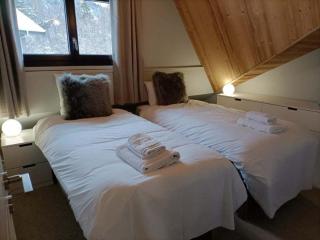 2 Bedroom Modern Interior Parking on Site - 2