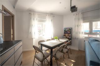 LUJO Proyector, Parking, Maquina Arcade y Netflix - 1