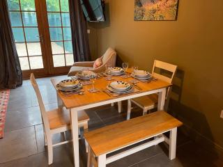 2 Bedroom House Sleeps 5 - Hot Tub - Pets Welcome - 5