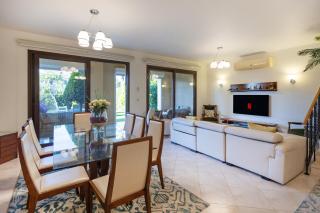 Spacious 4BR in Verona Family Getaway - 2